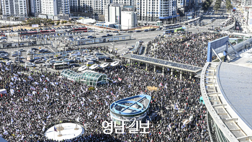 尹 탄핵반대 동대구역에 5만2천명 결집