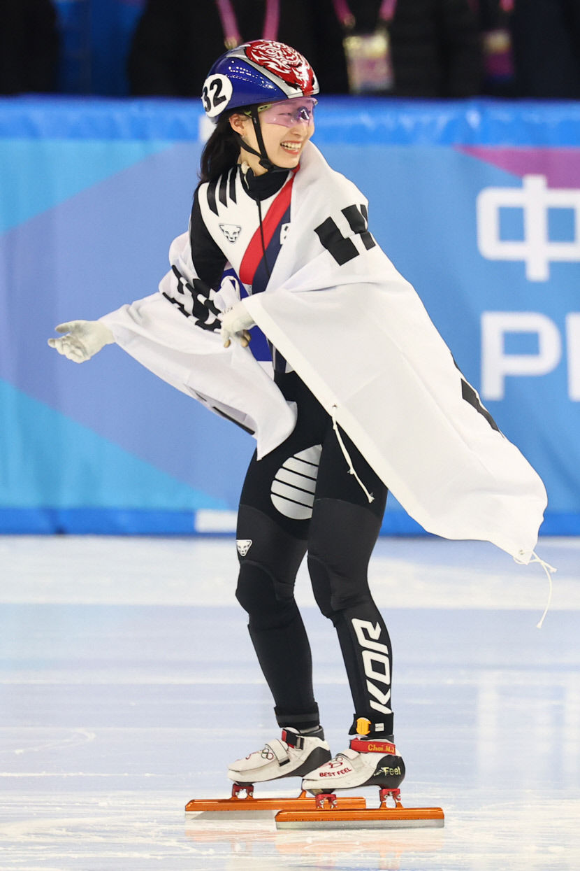 쇼트트랙 여자 대표팀 간판 최민정 아시안게임 3관왕 달성…500m 금메달 획득