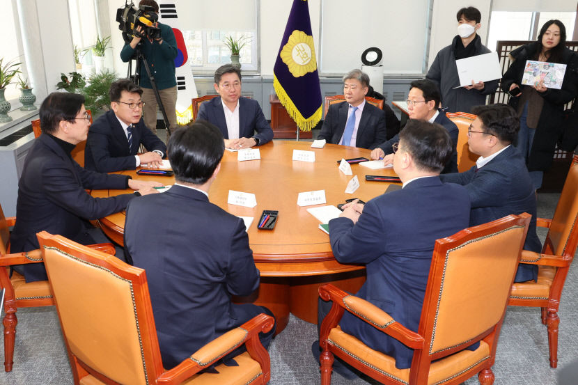 안갯속 국정협의회 4자 회담…일정·현안 놓고 이견
