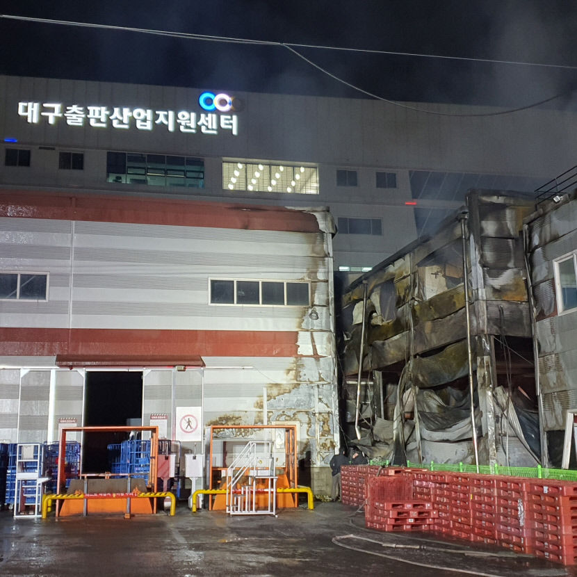 [3보] 대구 장기동 창고건물 화재 1시간30여분만 초진