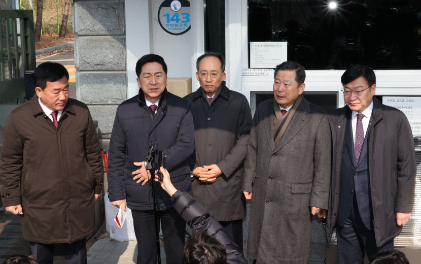 尹 잘 지내고 있으니 걱정말라…與에 자유수호 주권회복 운동 당부