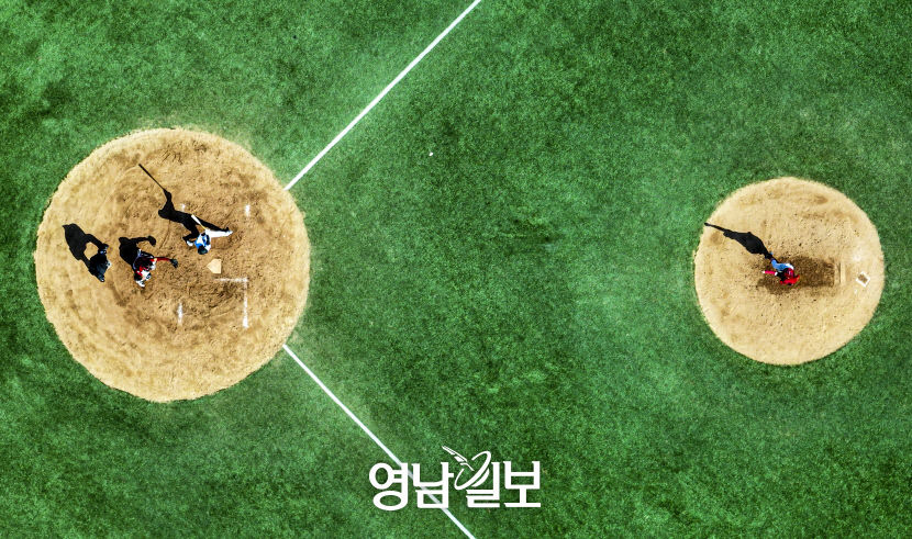 대낮에 뜬 보름달?