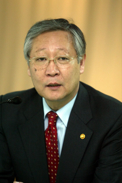 권기홍 전 노동부장관 별세…향년 77세