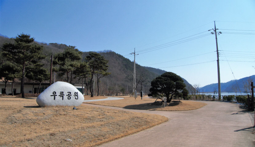 [주말&여행] 경북 고령 중화저수지, 고즈넉한 힐링 둘레길 봄이면 진달래 花르르