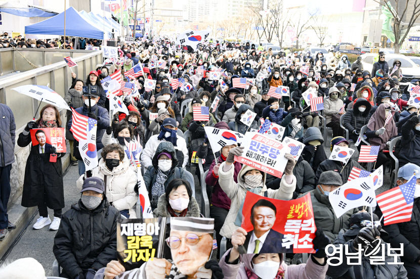 [포토뉴스] 탄핵 반대 외치는 대구 시민들