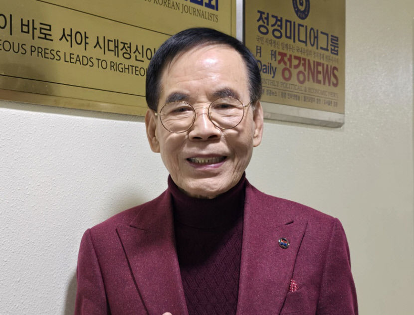 [출향 인사를 찾아서] 울진 출신 최재영 정경뉴스 회장 울진 사랑 담은 노래로 전국 1200만 은빛 청춘에 희망 전하고 싶어
