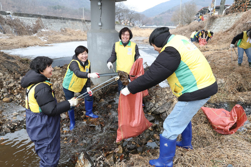 신천지자원봉사단 대구경북연합회, 청도 현리리서 대대적 하천 환경정화