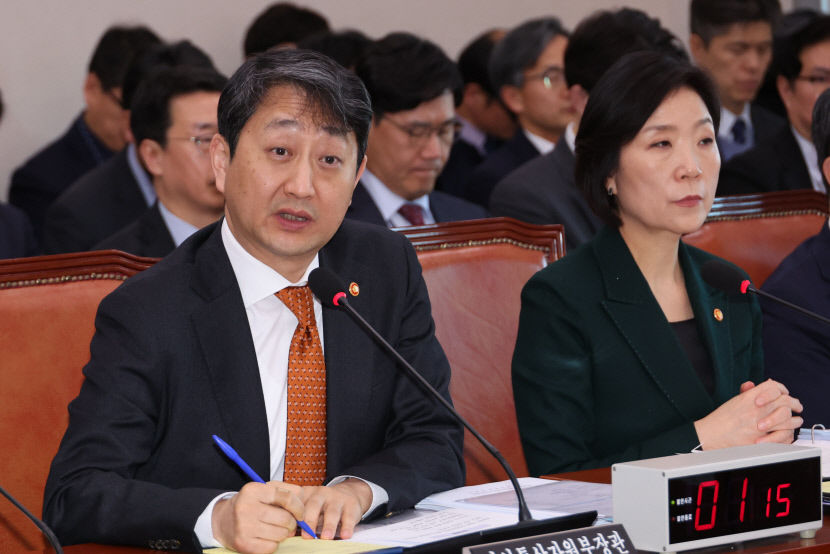 산업부 장관 대왕고래 실패 아냐…5월에 평가 자료 발표