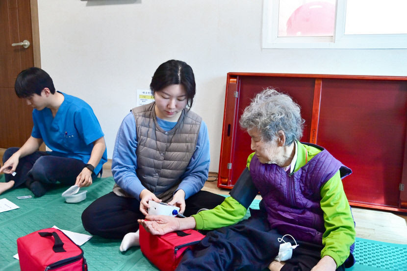 청송군, 찾아가는 한의약 방문 건강서비스 주민들 큰 호응