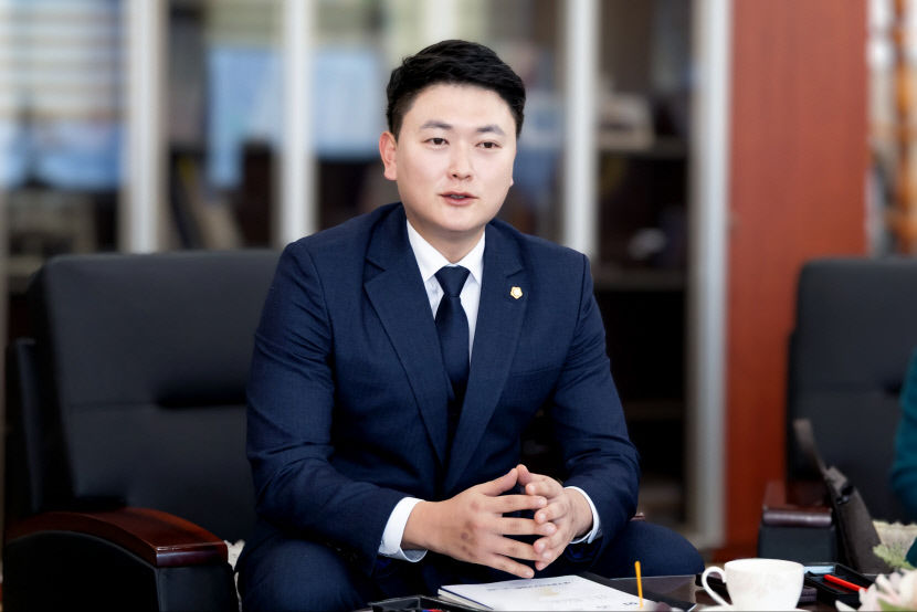 전국 최악 기초의회 쇄신할 최연소 리더십…김동현 중구의장