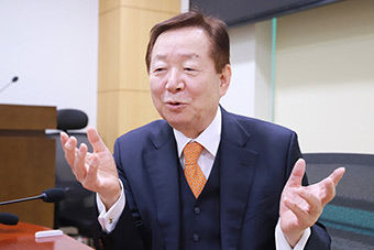 성낙인 전 서울대 총장 국회·정부 함께 가도록 이원정부제 개헌을