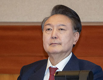 3년 만에…다시 선 운명의 갈림길
