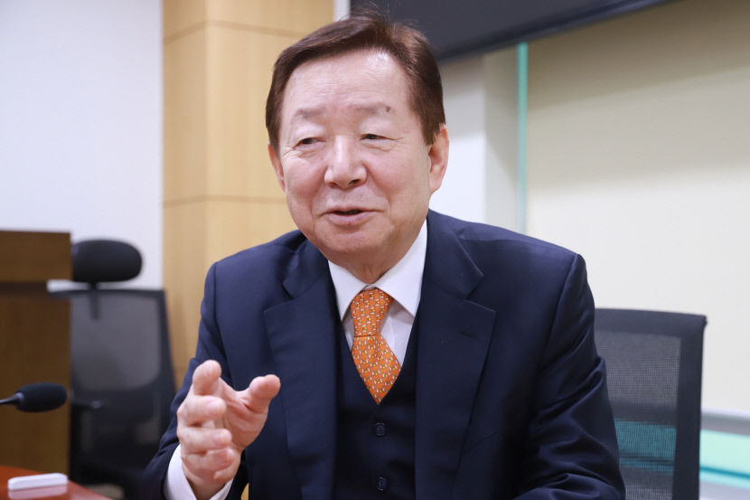 성낙인 총장 인터뷰 87년 체제 한계확인…개헌해야
