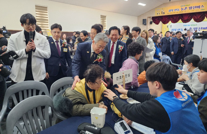 농촌 누비는 왕진버스 사업 더 늘린다