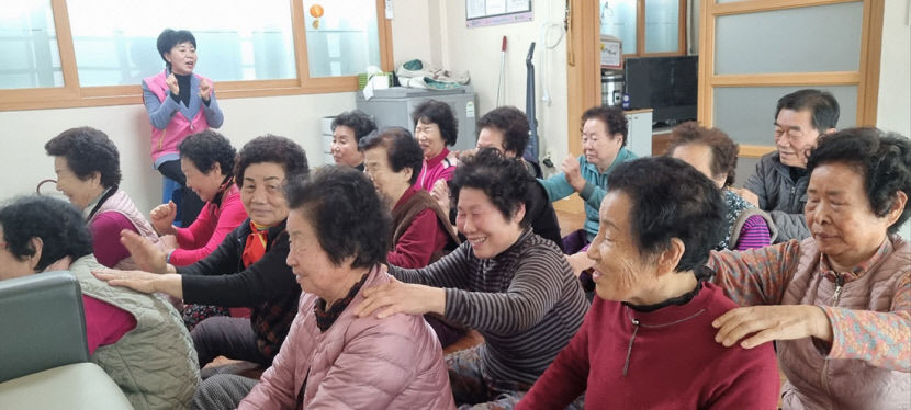 [동네뉴스] 가장 좋은 강은? 만수무강 어르신 웃음꽃 피우는 행복선생님