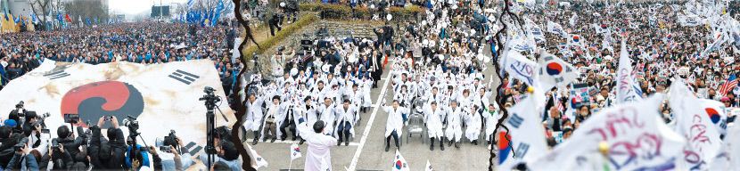 [포토뉴스] 같은 태극기 다른 목소리…尹 탄핵 찬반집회에 갈라진 3·1절