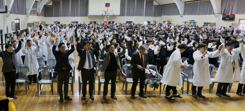대한민국 만세! 대구 3·8 독립운동 106주년 기념식에서 힘찬 함성