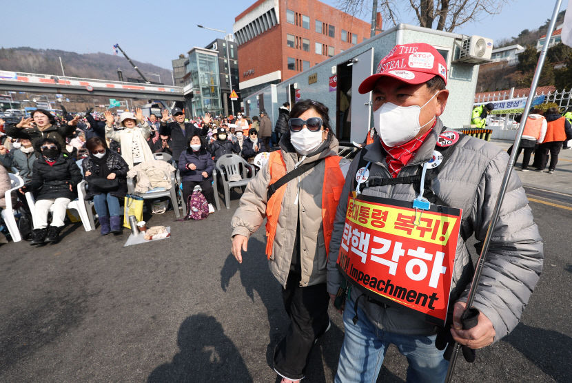 [尹 석방 후폭풍]헌재 딴짓 말라 vs 檢 내란공범…尹석방에 다시 나눠진 서울 도심