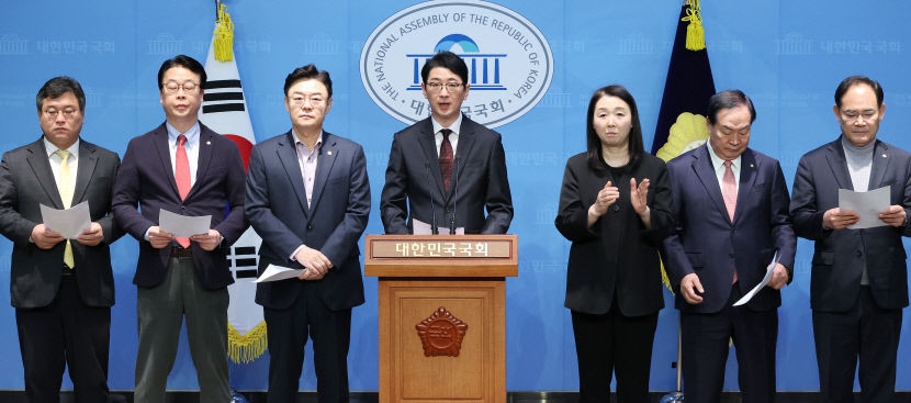 與는 공수처장을 野는 검찰총장을 고발 尹석방 후폭풍