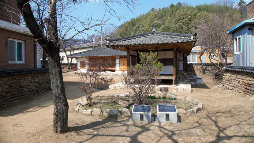 [주말&여행] 경북 청도 유천마을, 지금도 영사기 돌아가는 60년대 극장…그때 그 시절로 시간여행