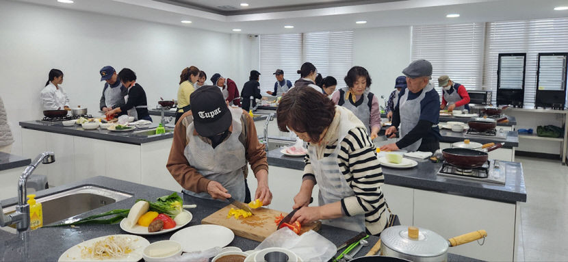 대구과학대 女友회, 보훈대상자에 셀프 반찬만들기
