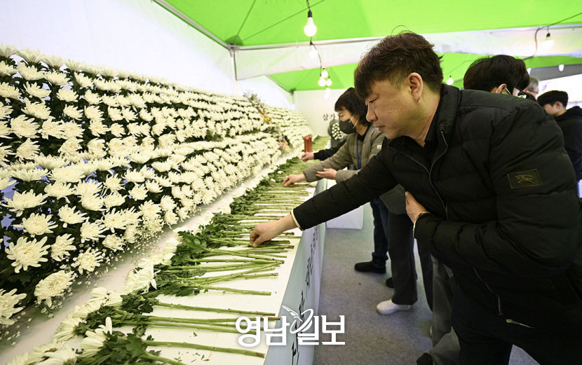[포토뉴스] 명복을 빕니다 산불 희생자 추모