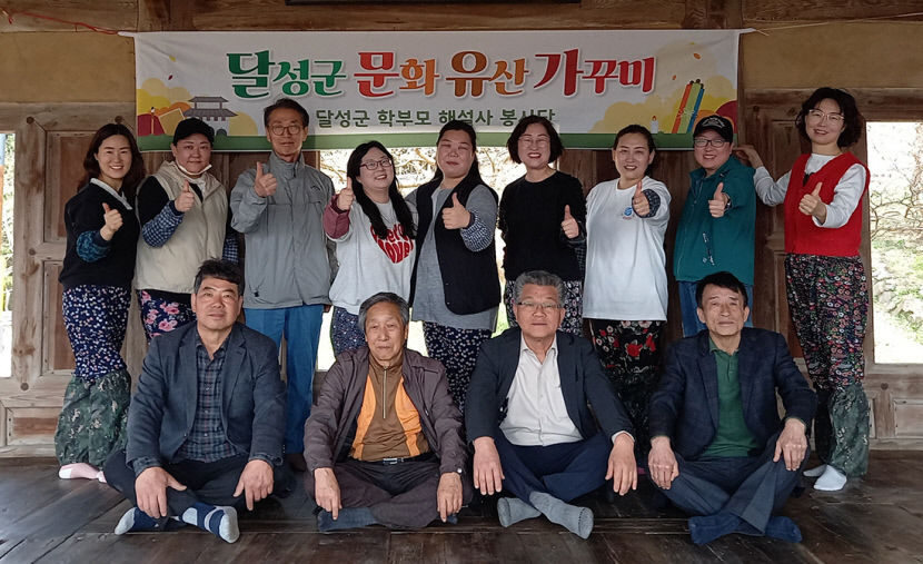 [동네뉴스] 몸빼 입고 마룻바닥 윤기 자르르하게…달문유가 고택 콩댐 봉사