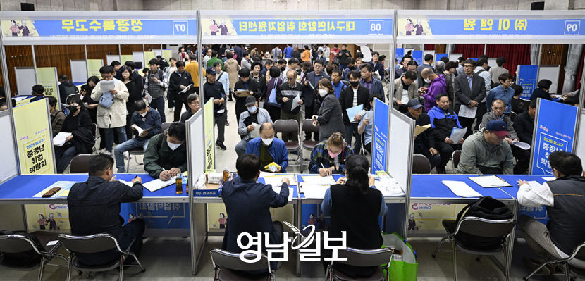[포토뉴스] 몰려든 구직자들