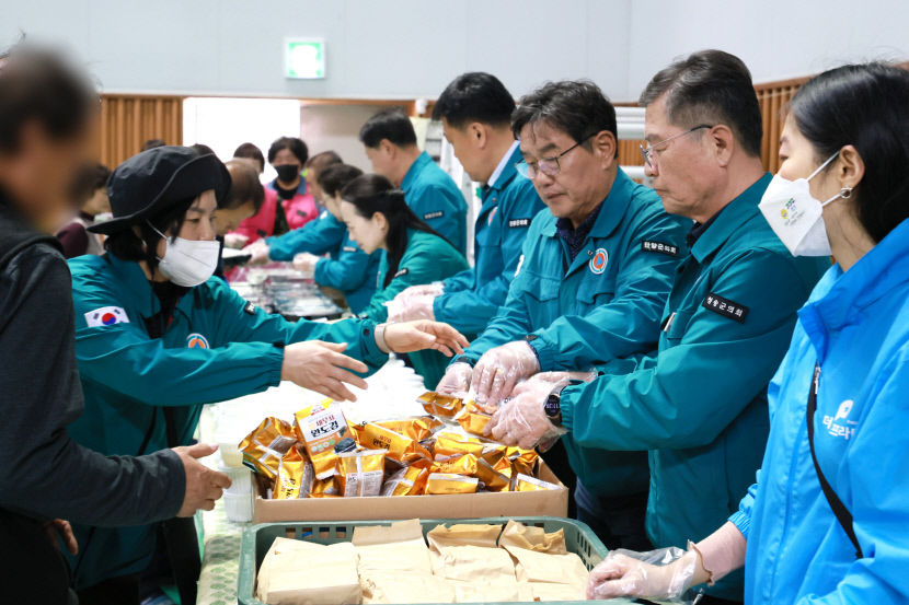단양군의회, 청송 이재민 찾아 배식 봉사·위로