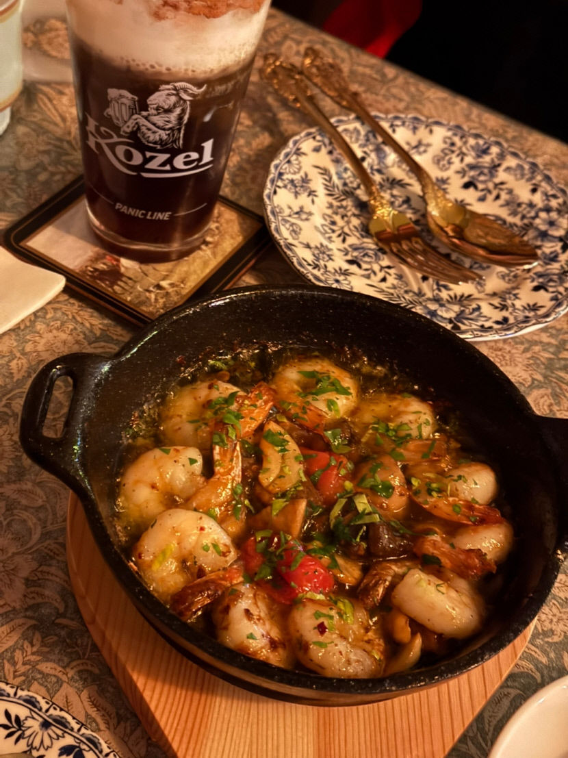 [대구 맛집] 대구 중구 산타모니카…유럽풍 빈티지펍서 음악·위스키·감바스 환상조합