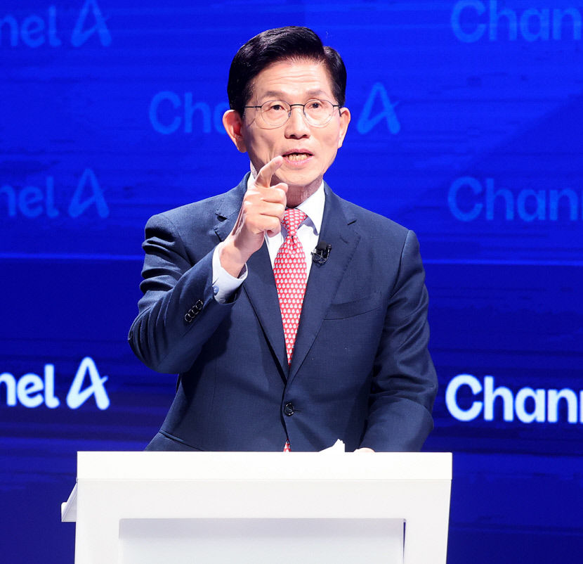 김문수 尹탄핵 배신자 강공에 한동훈 보수 살렸다 맞불