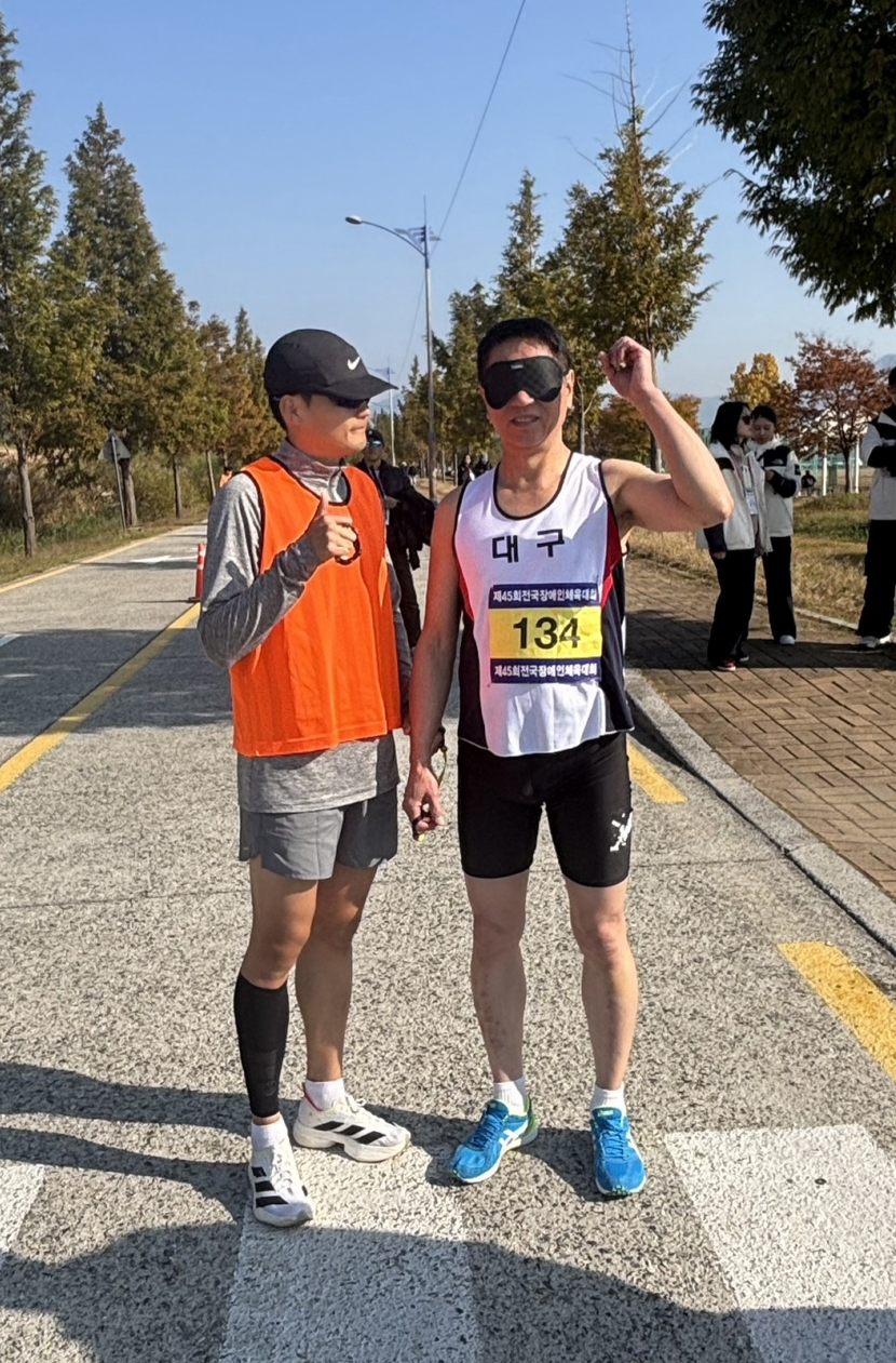 어둠 속을 달리고, AI로 세상을 읽다…한계 넘는 시각장애인들