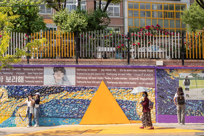 인증샷만 찍던 ‘BTS 거리’ 머무는 관광문화 거점 되나...지역문화진흥법 개정 추진