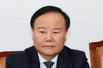 김기현 與대표, 김재원 끌어안고 `실언논란` 수습