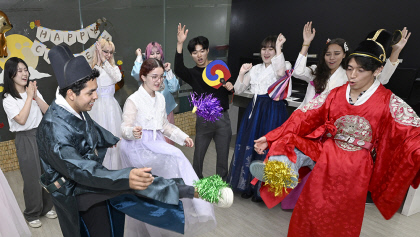 ``한국 전통놀이 FUN FUN``