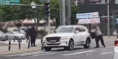 대구 도로 한복판서 `싸움`…40대 男, 노인 폭행 장면 SNS에서 논란