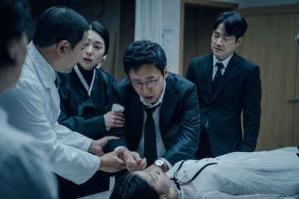 [개봉작] 사흘