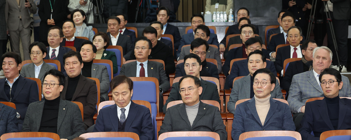국민의힘, ‘쌍특검법’ 재표결서 부결 당론 고수