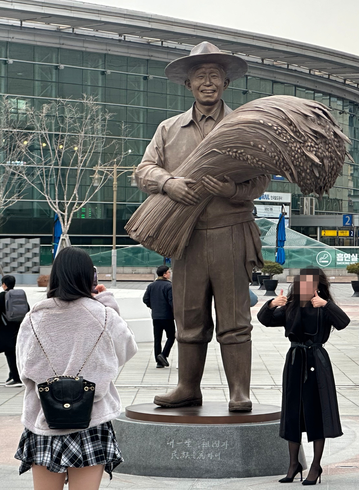 동대구역 박정희동상에 시민들이 많이 찾아올까요?