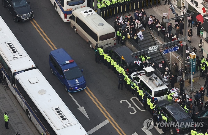 [속보] 尹대통령, 탄핵심판 후 국군서울지구병원 이동