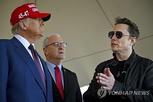 머스크, 틱톡 미국 내 주인 될까?…트럼프 “열려 있다”
