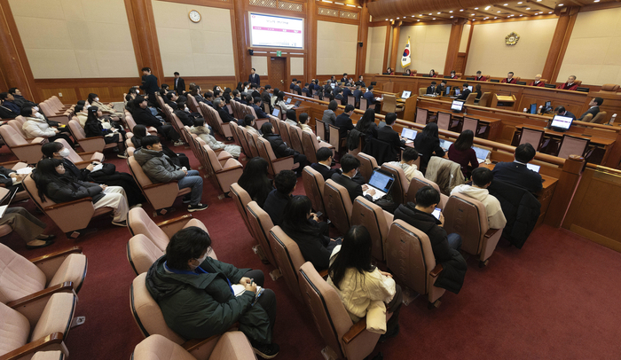 윤석열 대통령 탄핵심판 사건의 첫 변론기일