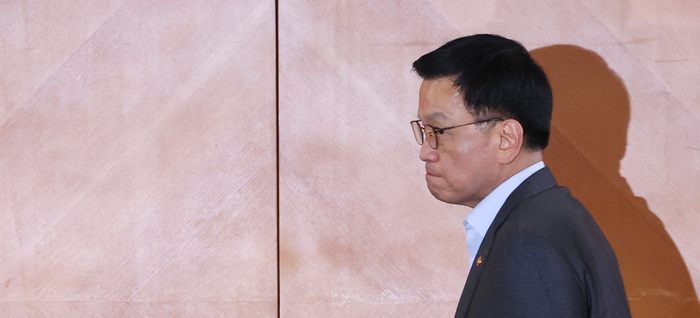 최상목 권한대행, 尹 2차 체포영장 집행에 “불행한 사태 발생시 엄중 책임 물을 것”