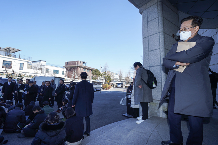 尹, 탄핵심판 9차 변론 불출석…헌재에서 구치소로 복귀