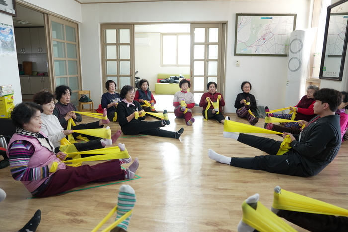 [백세청춘]경북 청송군,효자손 역할 ‘8282민원처리 서비스’ 식생활 관리는 ‘행복밥상’에 맡긴다