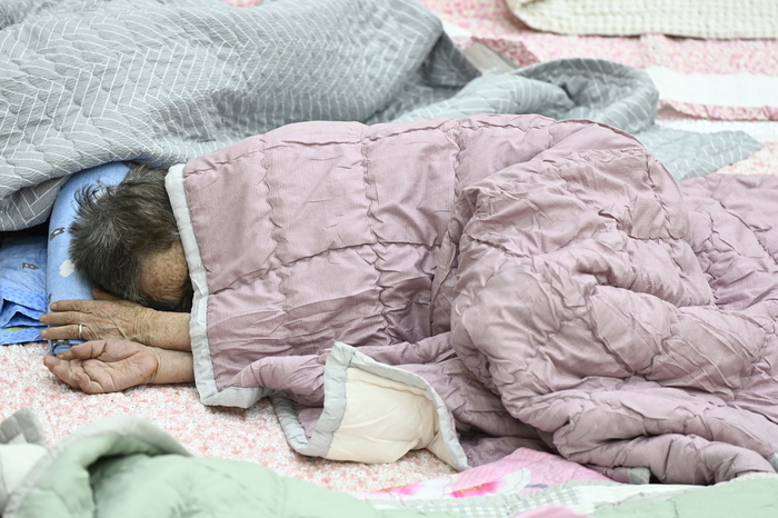 [포토뉴스] 산불 공포 휩싸인 의성…밤새 붉게 타오르는 불길