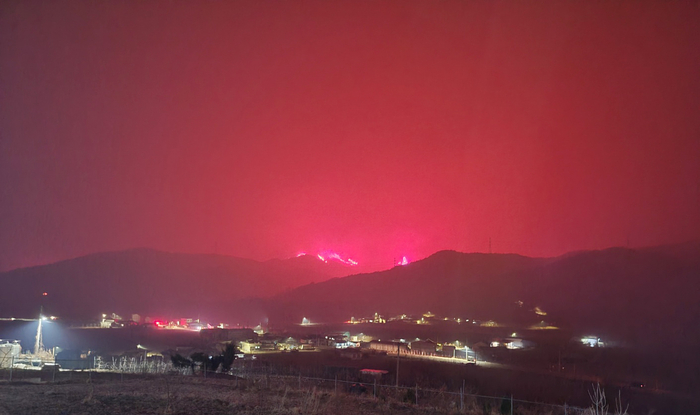 경북 초대형 산불, 학교까지 위협… 의성·안동 등 5개 지역 ‘휴교 권고’