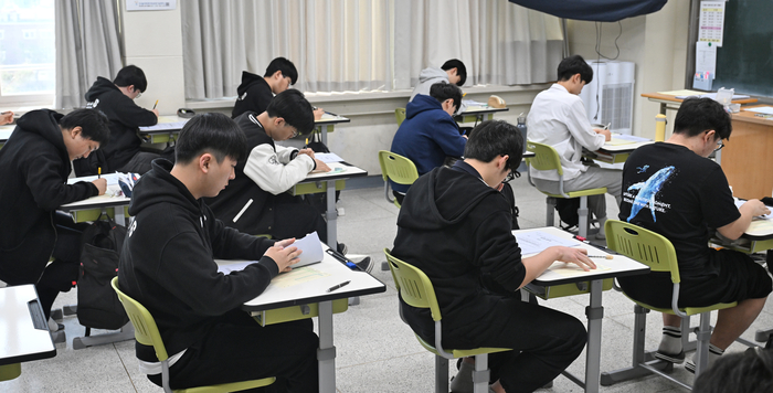 3월 학평 국어·수학, 작년 수능과 비슷…영어 어려워