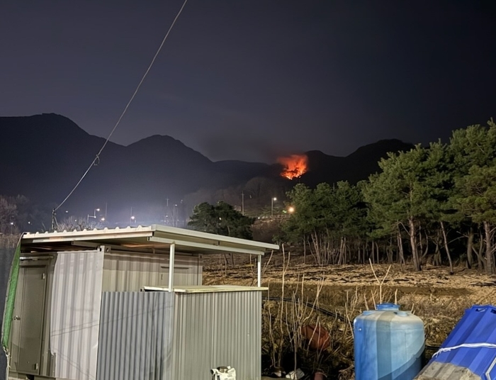 대구 달성군 산불에 많은 시민들 ‘불면의 밤’(종합)