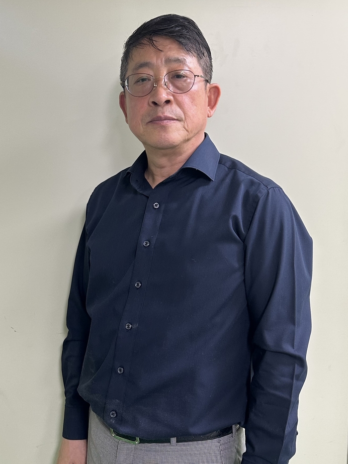 이육희 제8대 영남일보합창단장이 포즈를 취하고 있다. <사진=정수민 기자>